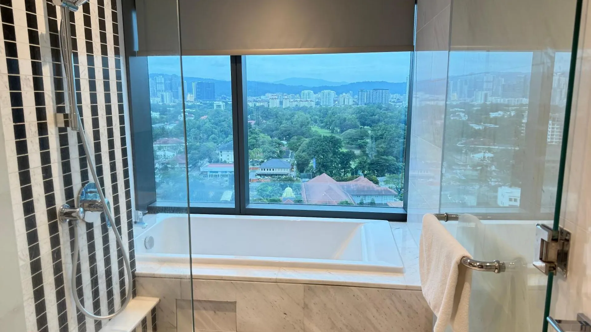 Eaton Sky Residences Klcc Куала-Лумпур Апартаменты