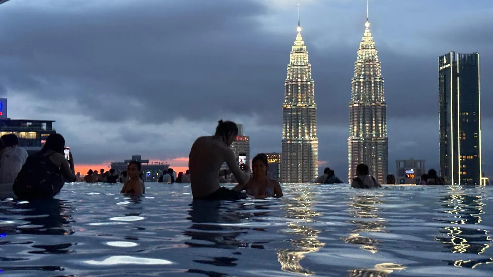 Eaton Sky Residences Klcc Kuala Lumpur Apartman